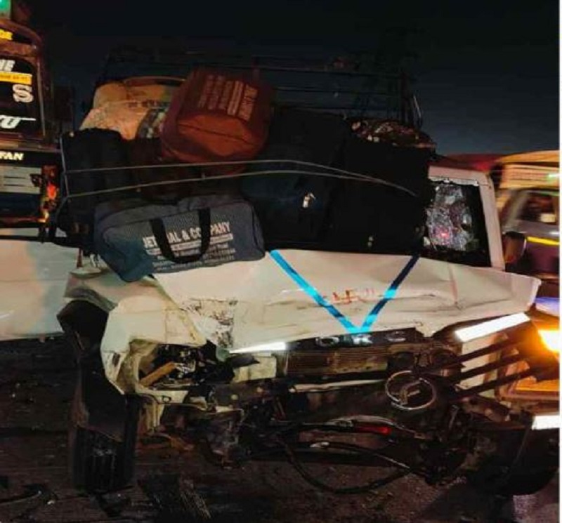 ACCIDENT;ट्रक ने सड़क किनारे बैठे तीर्थ- यात्रियों को रौंदा,दो बच्चों की मौत,13 जख्मी