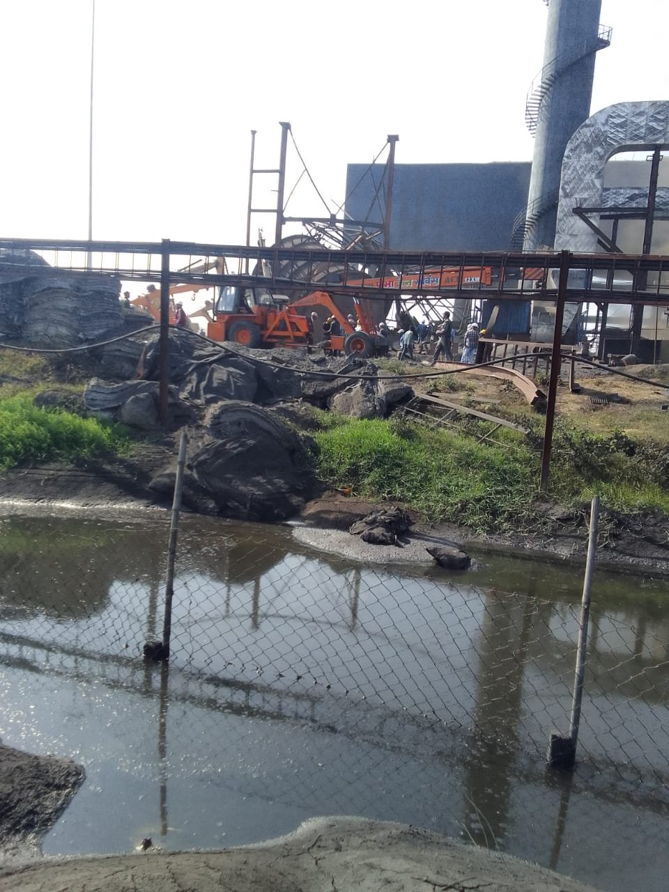 ACCIDENT; मुंगेली में निर्माणाधीन प्लांट की चिमनी गिरने से कई मजदूर दबे, 8 की मौत की खबर