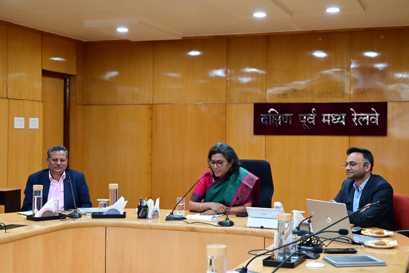 RAILWAY;दपूमरे की महाप्रबंधक सुश्री नीनु इटियेरा सेवानिवृत्त,तरुण प्रकाश होंगे नए जीएम