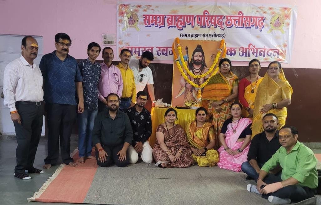 PARSHURAM;भगवान परशुराम का षोड़षोपचार पूजन आरती कर मनाया गया प्राकट्योत्सव