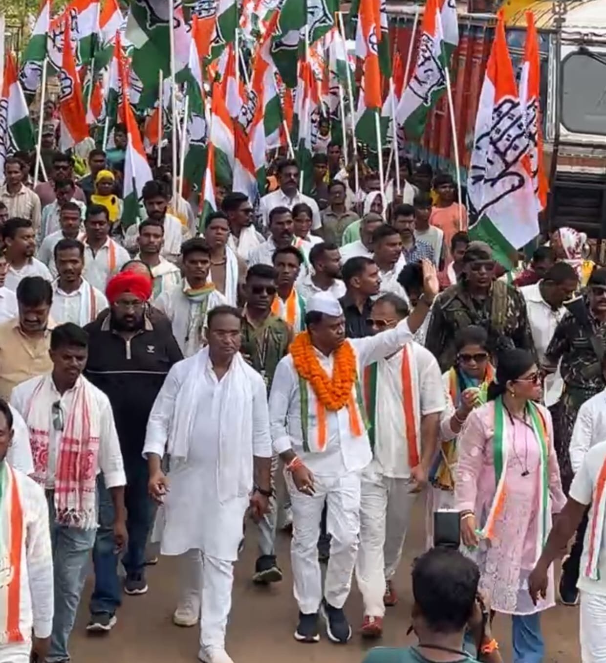 POLITICS; बस्तर की समृद्धि, संस्कृति, संसाधन और पर्यावरण को बचाने के लिए कांग्रेस की पदयात्रा शुरु