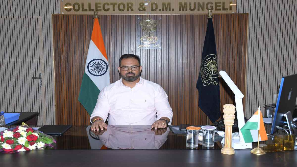 DM;शिक्षक युक्तियुक्तकरण में गड़बड़ी की शिकायत से कलेक्टर खफा, शिक्षा अधिकारियों को दी चेतावनी, सीधे एफआईआर होगी