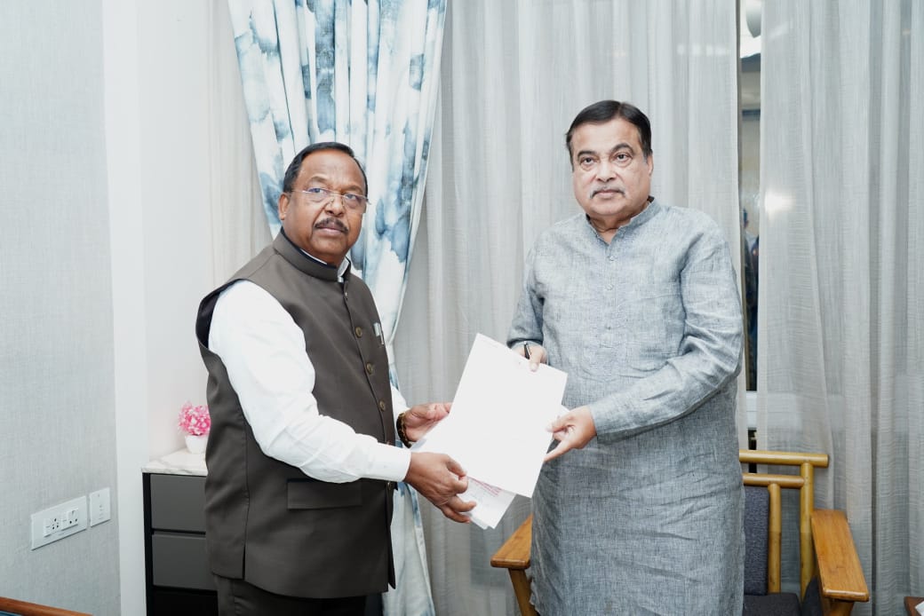 POLITICS;मंत्री नेताम ने केन्द्रीय मंत्री नितिन गडकरी को बलरामपुर शहर में 10 किमी.बायपास निर्माण का दिया प्रस्ताव