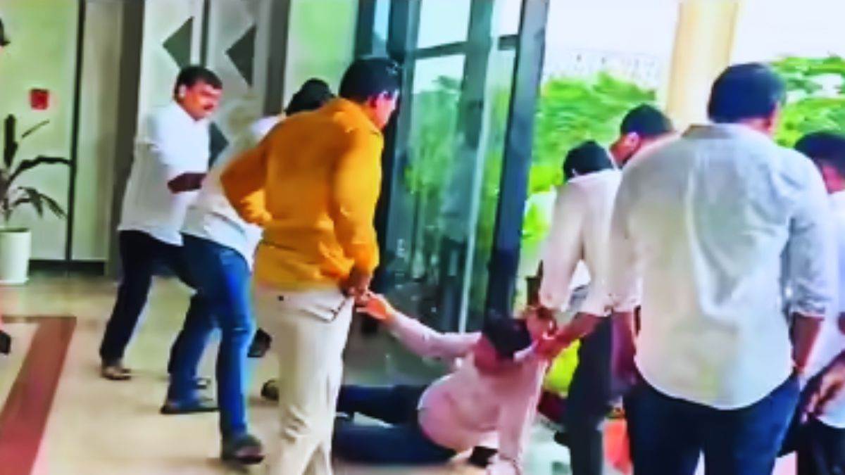 ODISHA; बीएमसी में वरिष्ठ अधिकारी पर हमला, कार्यालय से घसीटकर बाहर ले गए BJP पार्षद