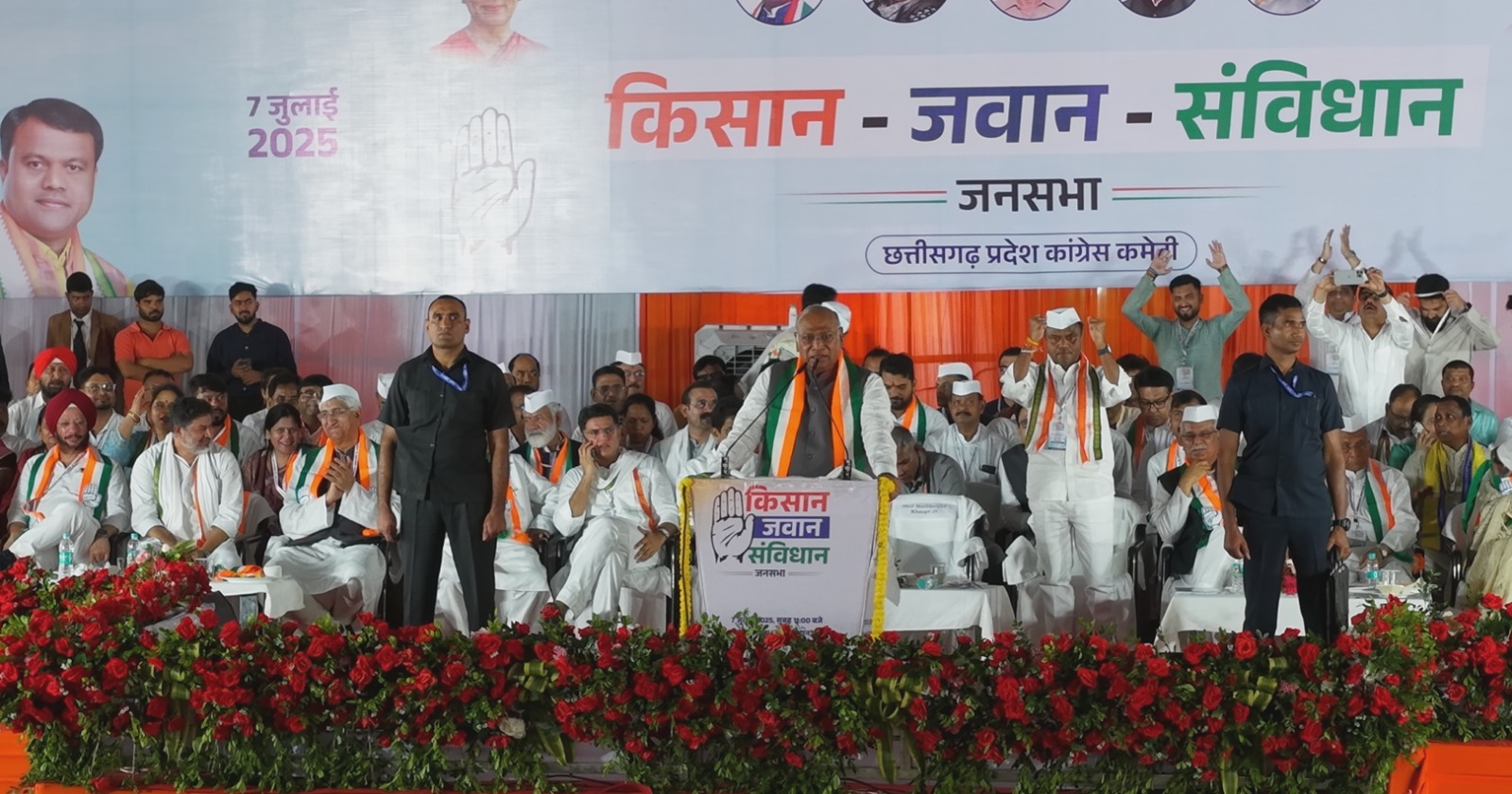 POLITICS; कांग्रेस की सभा में बोले खड़गे-पीएम मोदी को देश की चिंता नहीं,अब बिहार चुनाव में गड़बड़ियां की जा रही