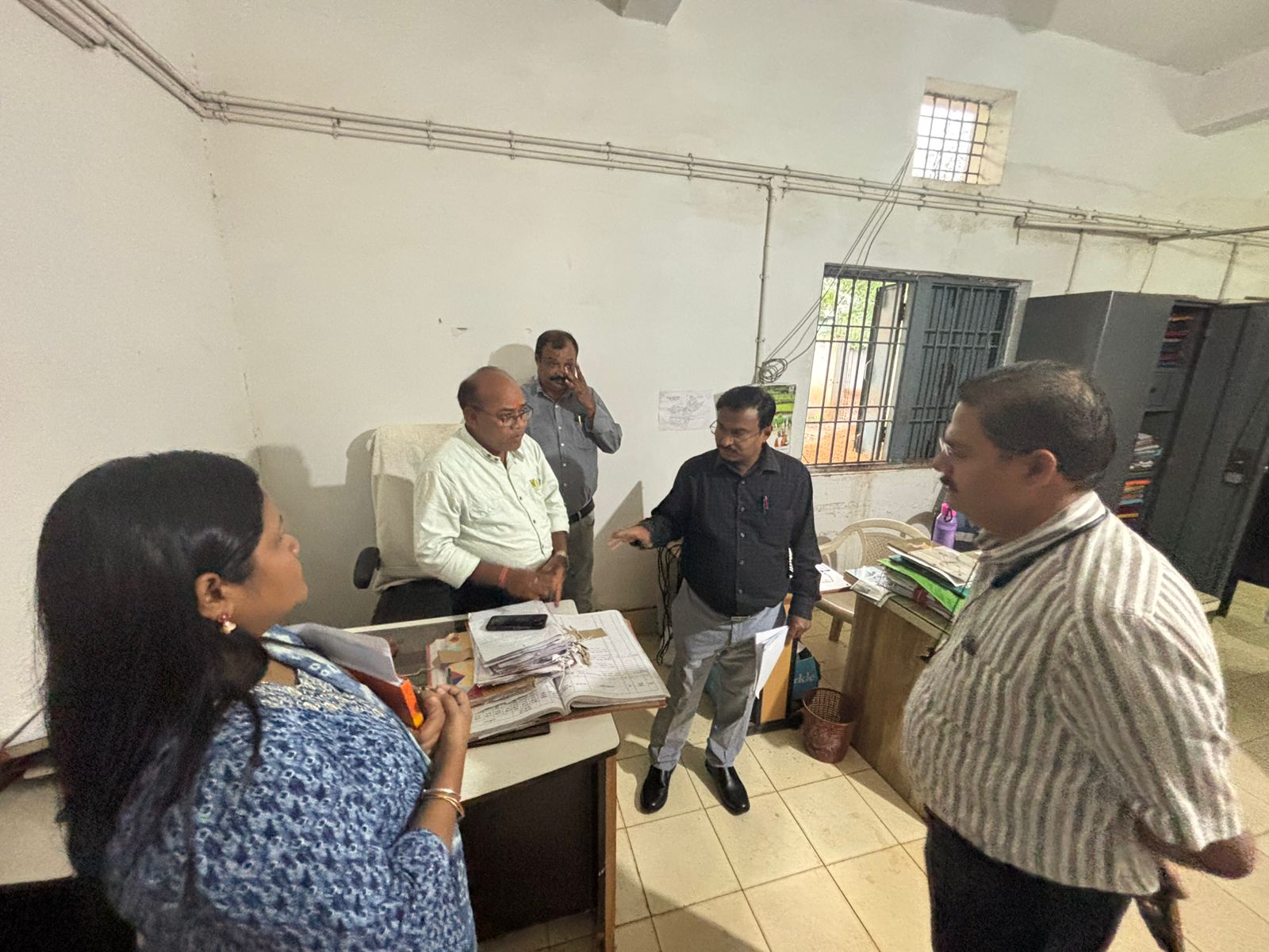 INSPECTION;संभागायुक्त का आरंग दौरा, जनपद के 6 कर्मचारियों,पालिका के लेखापाल समेत उप स्वास्थ्य केन्द्र प्रभारी को नोटिस