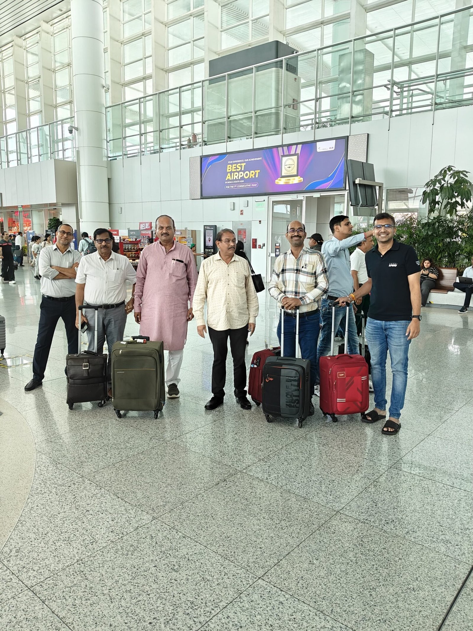 AWARD; राष्ट्रपति के हाथों मिनिस्टीरियल अवार्ड लेने सभापति सूर्यकान्त और स्वास्थ्य विभाग अध्यक्ष गायत्री निगम अफसरों सहित दिल्ली रवाना