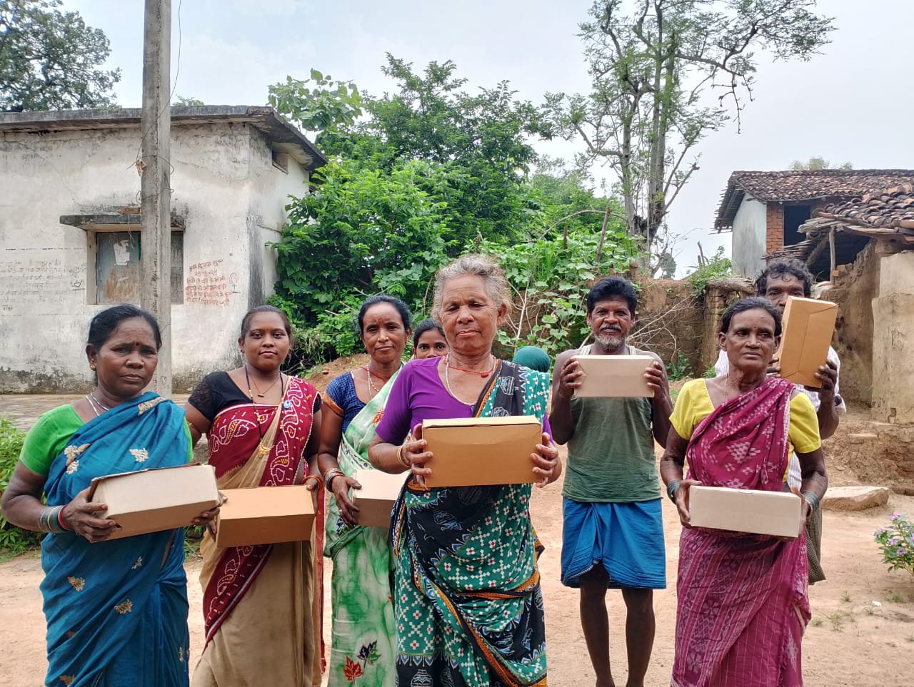 FOREST;तेंदूपत्ता संग्राहकों को जूता वितरण शुरु, सरकार का एक और वादा पूरा
