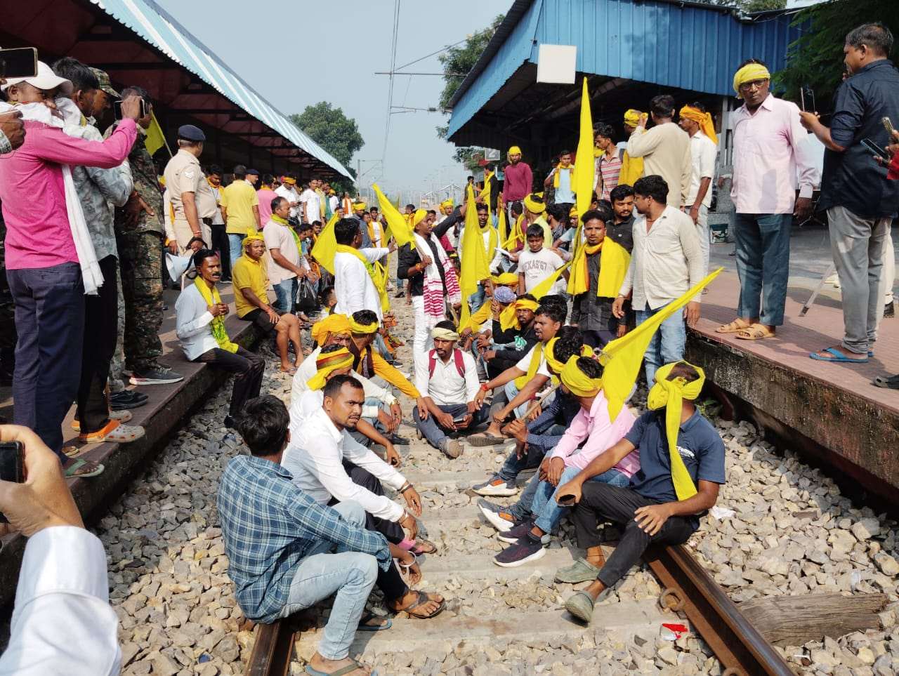 RAILWAY;कुर्मी आंदोलन की वजह से झारखंड में रेल यातायात अस्त-व्यस्त, 69 ट्रेनें रद्द, डायवर्ट और शॉर्ट टर्मिनेट