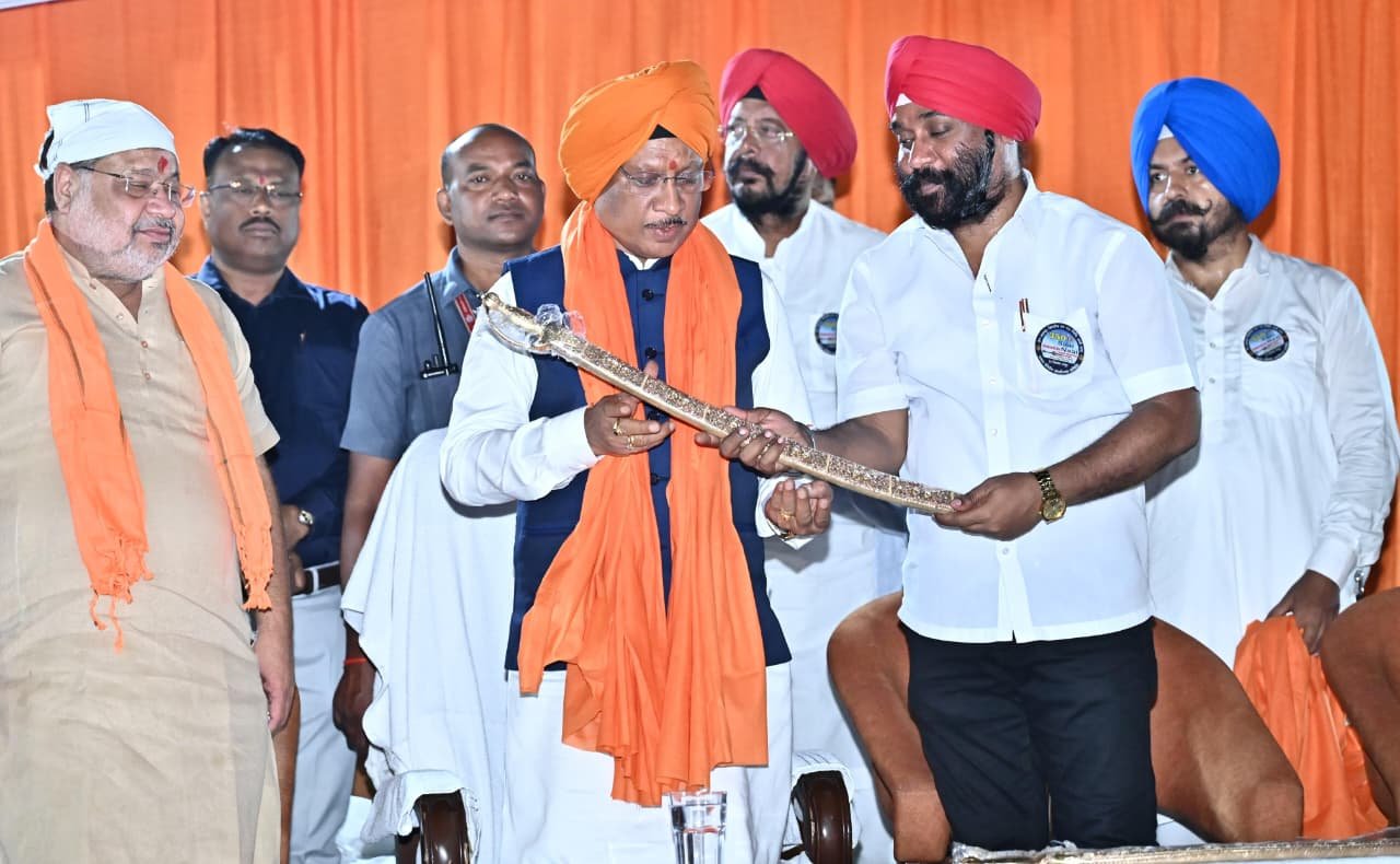 NAGARA KIRTAN; गुरु श्री तेगबहादुर सिंह ने धर्म की रक्षा के लिए दी अपनी शहादत,350वीं शहादत शताब्दी पर नगर कीर्तन में सीएम साय हुए शामिल