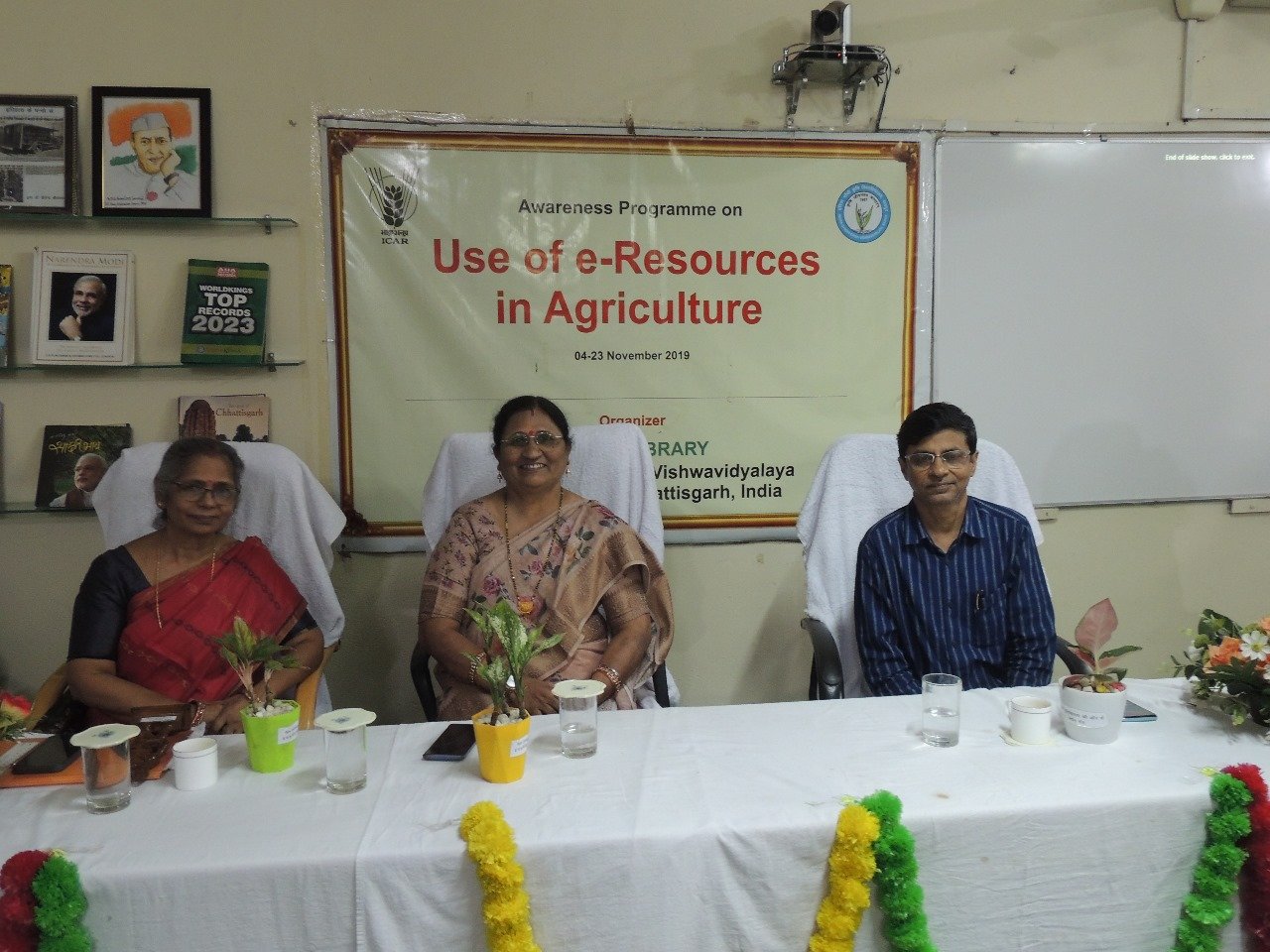 HINDI; हिंदी को बढ़ावा देने के संकल्प के साथ नेहरू पुस्तकालय में मना हिंदी पखवाड़ा,विजेताओं को पुरस्कार वितरण