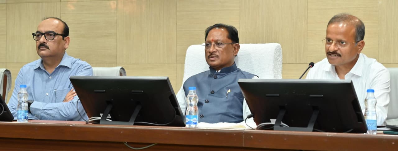 REVIEW; मंत्रालय में वरिष्ठ अफसरों के लिए 1 दिसंबर से लागू होगी बायोमैट्रिक अटेंडेंस,सरकारी खरीदी में अनियमितता पर होगी कड़ी कार्यवाही