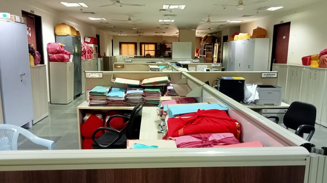 STRIKE; शासकीय कार्यालयों में सन्नाटा, स्कूलों पर लटके ताले, 31 दिसंबर तक बंद रहेंगे स्कूल-दफ्तर