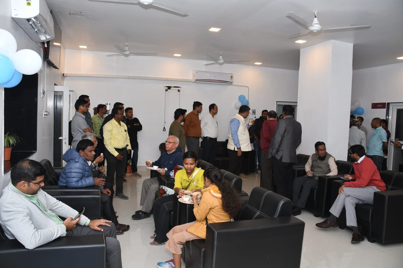 RAILWAY; रायपुर रेलवे स्टेशन के प्लेटफार्म नंबर 1 पर पहली बार स्वस्थ वेटिंग लाउंज की सुविधा