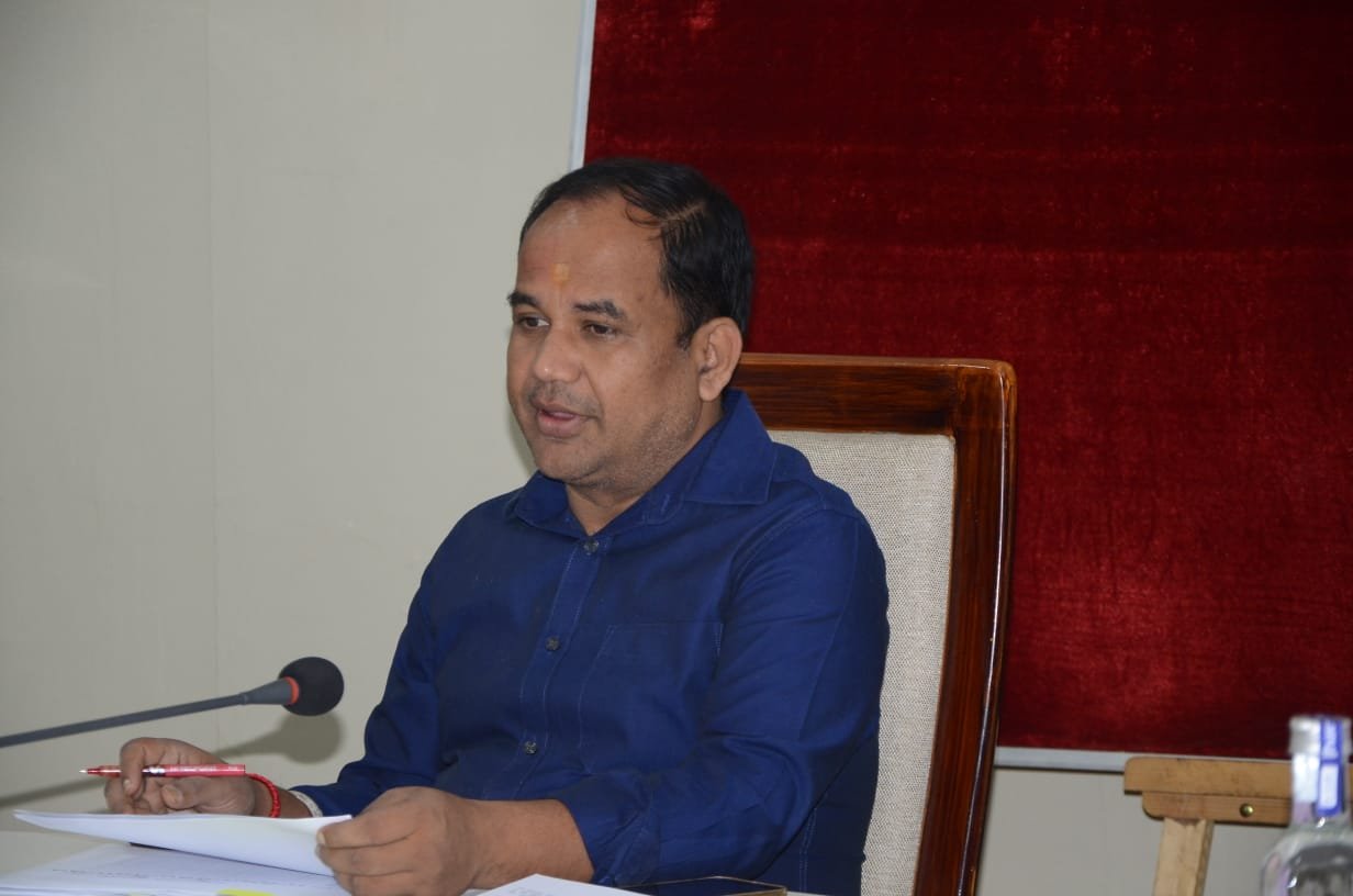 DM;तहसील दफ्तर में वकीलों के हंगामे के बाद कलेक्टर की हिदायत-अविवादित बंटवारे में न हो देरी