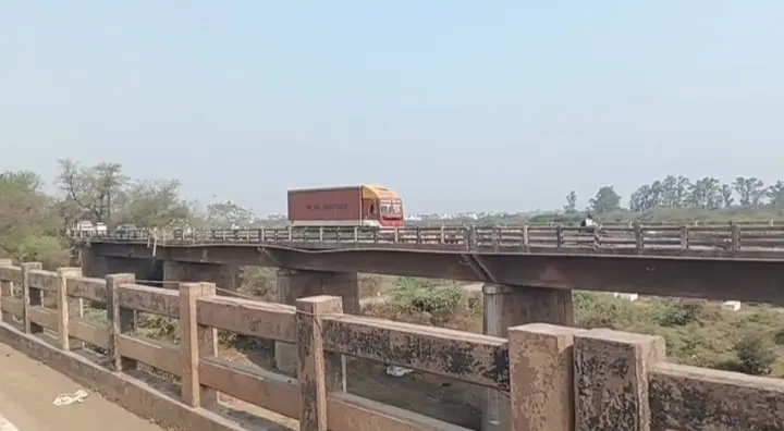 TRAFFIC; खारुन ब्रिज पर आज से फिर आवाजाही शुरू, 16 दिन में मरम्मत कार्य पूरा