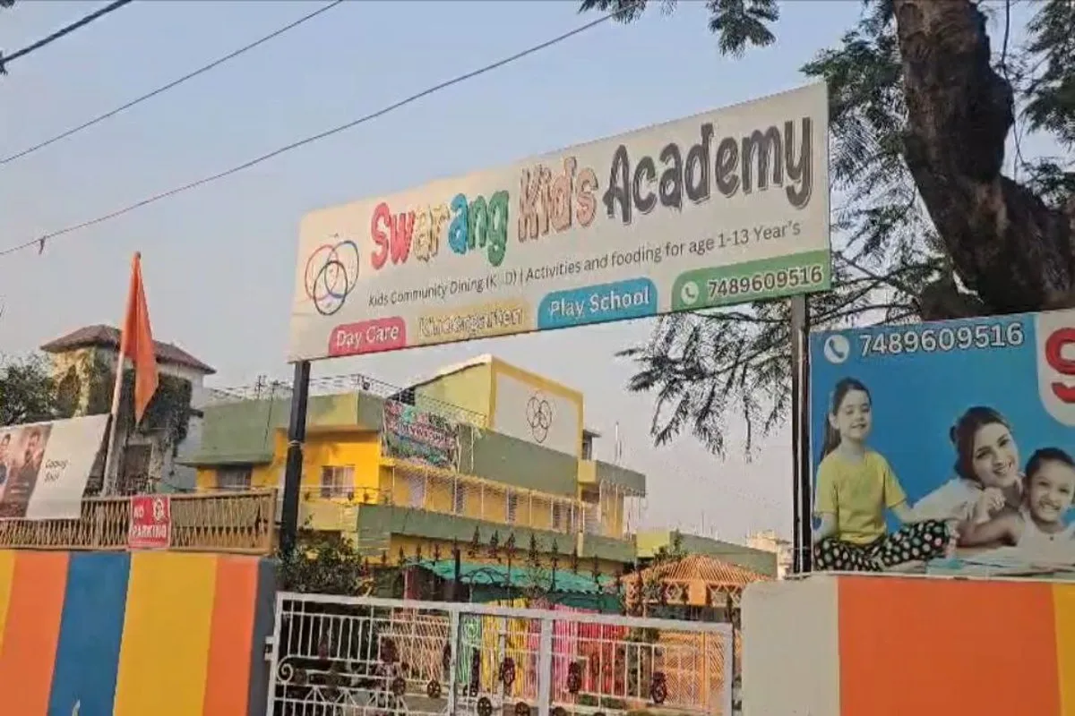 ACTION;  1 लाख रुपये जुर्माने के साथ स्कूल संचालन पर रोक,भाषा के आधार पर भेदभाव करने वाले किड्स एकेडमी पर कार्रवाई