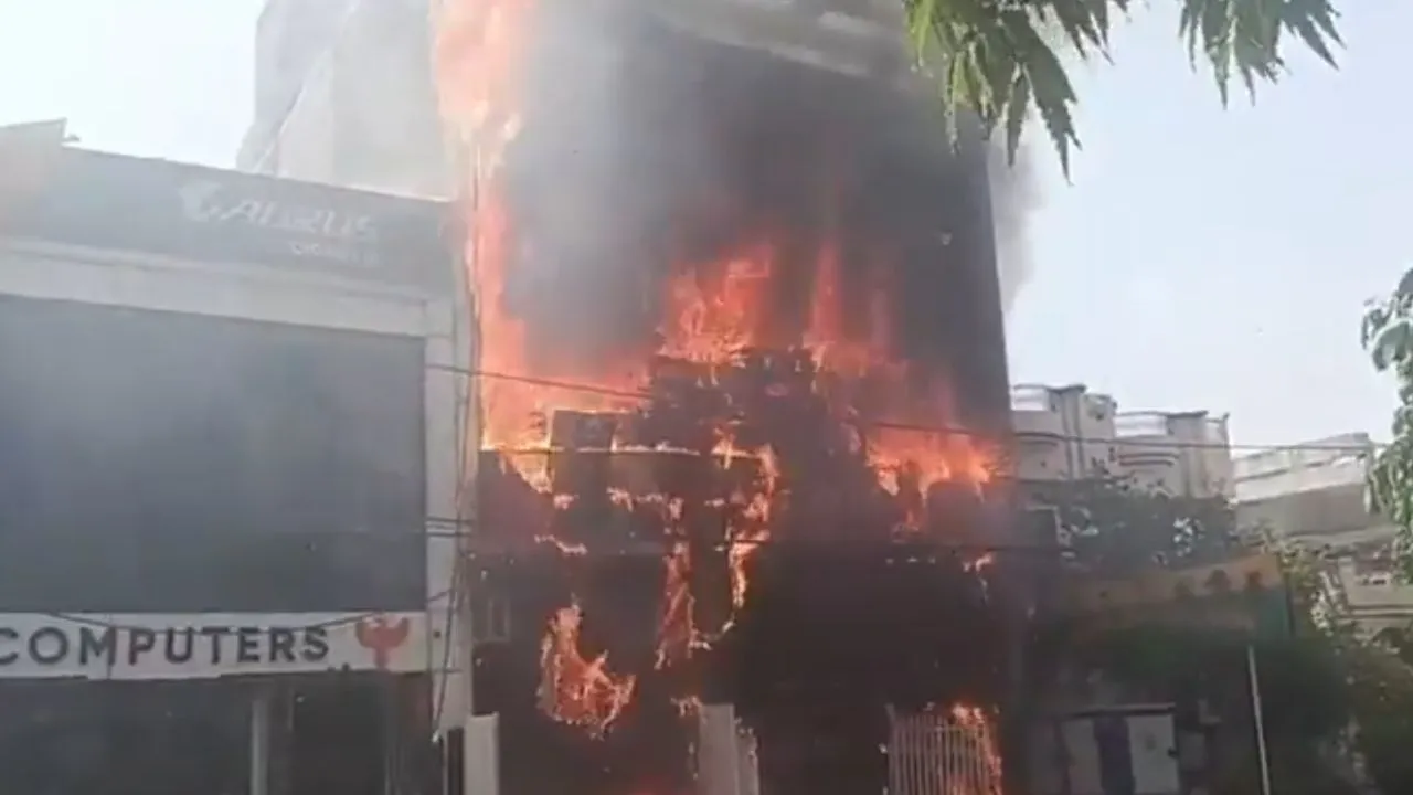 FIRE;अब लखनऊ के कोचिंग सेंटर में लगी आग ने 15 जिंदगियां छीनी, CM योगी अलीगढ़ दौरा छोड़कर राजधानी रवाना, जांच के आदेश