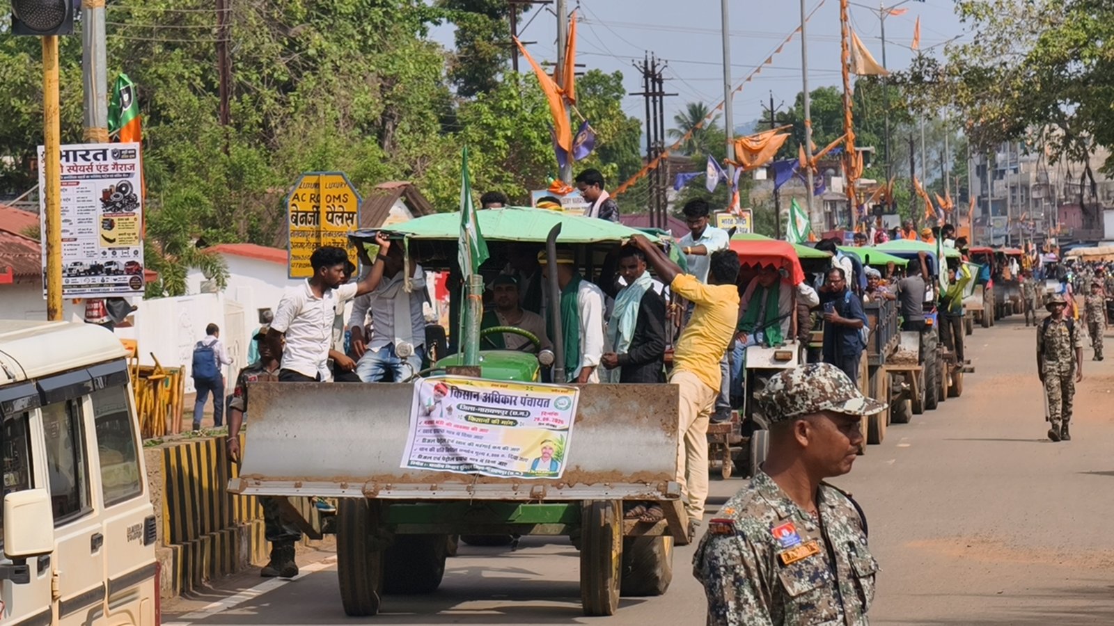 PROTEST;महंगाई और खाद संकट पर सरकार के खिलाफ भडक रहा किसानों में आक्रोश, बस्तर में निकला ट्रैक्टर मार्च