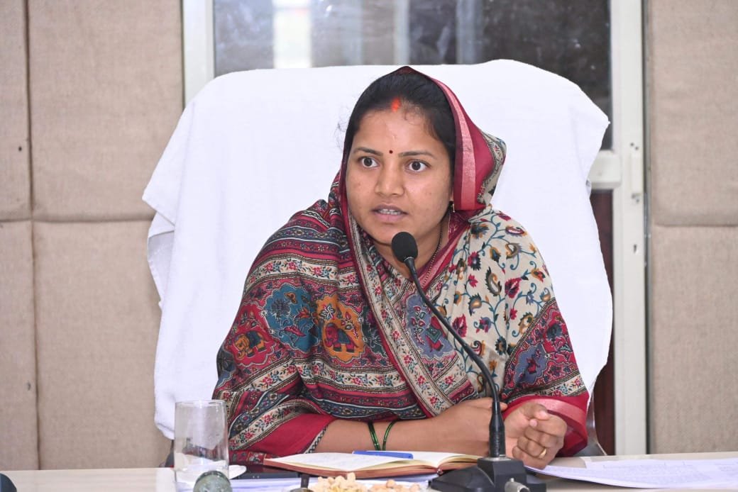 GOVT; मंत्री लक्ष्मी राजवाड़े ने खत्म की केंद्रीकृत साड़ी क्रय व्यवस्था, आंगनबाड़ी कार्यकर्ताओं के बैंक खातों में भेजी जाएगी राशि