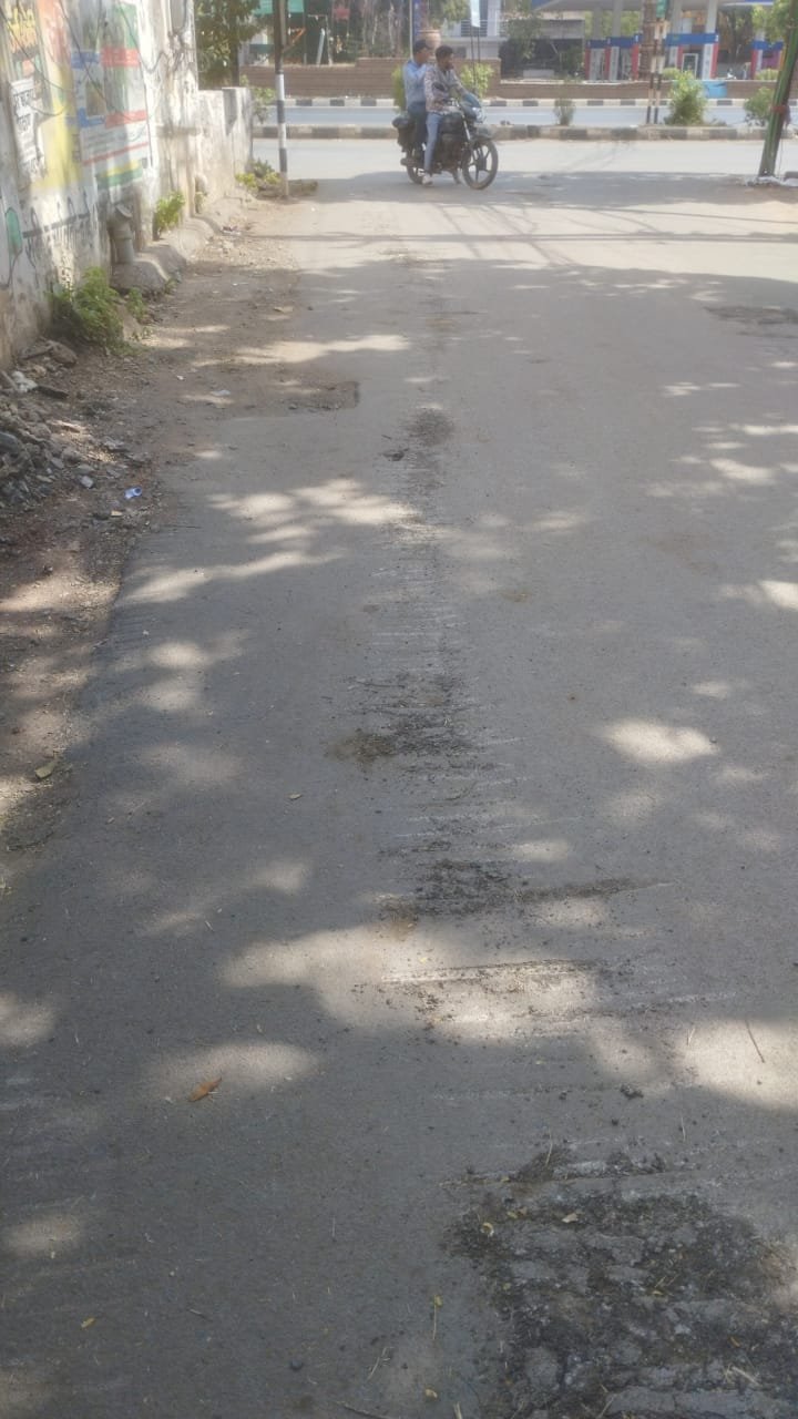 RMC; नगर निगम का काम मोदी के सिद्धांत के विपरीत,नाली की सफाई में क्षतिग्रस्त हुई सडक