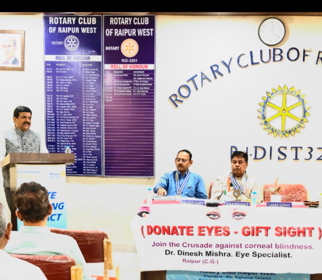मोबाइल, कम्प्यूटर के अत्यधिक प्रयोग से दृष्टि कमजोर होने की संभावना,रोटरी क्लब के व्याख्यान में डॉ. दिनेश मिश्र का मत