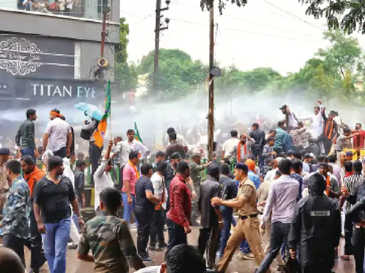 PUBLIC; राजधानी में राजनीतिक अखाडा,आम जनता हलाकान, कर्मचारी संघ की तरह राजनीतिक दलों के आंदोलन पर बंदिश क्यों नहीं?