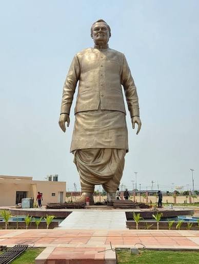 STATUE; पूर्व पीएम अटल बिहारी वाजपेयी की प्रतिमा में दरार, ठेकेदार पर लटकी तलवार, नाराज विधायक टोप्पो ने जांच के दिए निर्देश
