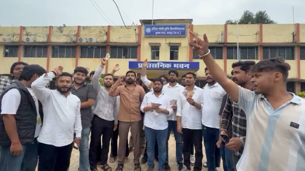 POLITICS; कृषि विश्वविद्यालय पेपर लीक पर एनएसयूआई का प्रदर्शन, जिम्मेदारों का मांगा इस्तीफा…