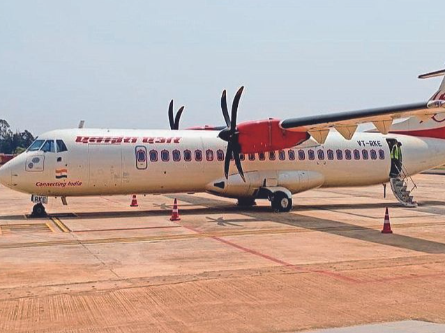 PLANE; बिलासपुर एयरपोर्ट पर बड़ा हादसा टला, प्रयागराज से आई फ्लाइट का लैंडिंग के वक्त टायर फटा