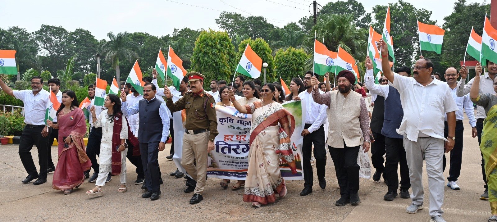 IGKV; देश को कृषि उत्पादन में आत्मनिर्भर बनाने में योगदान दें कृषि वैज्ञानिक और विद्यार्थी-डाॅ. चंदेल