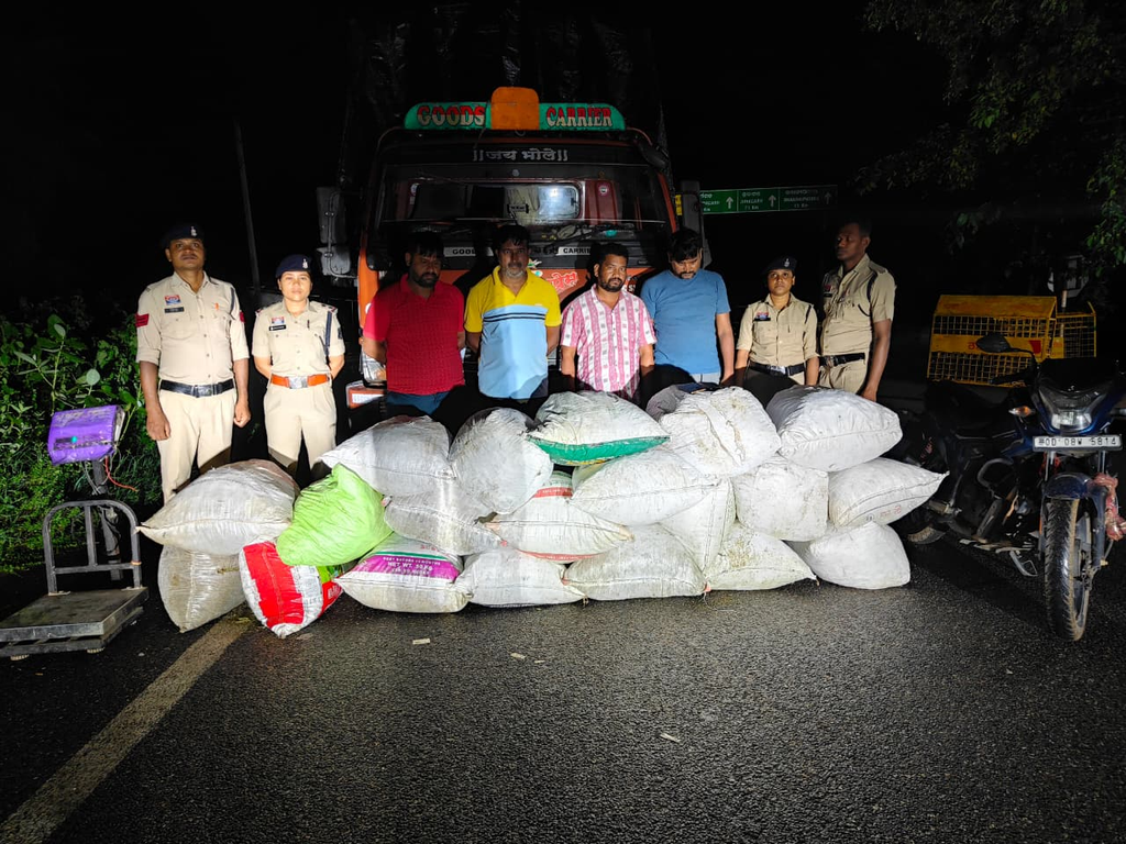 CRIME; 2 करोड़ के गांजा और 6.5 लाख रूपए के साथ अंतर्राज्यीय गिरोह के पांच सदस्य गिरफ्तार,उडीसा से महाराष्ट्र ले जा रहे थे