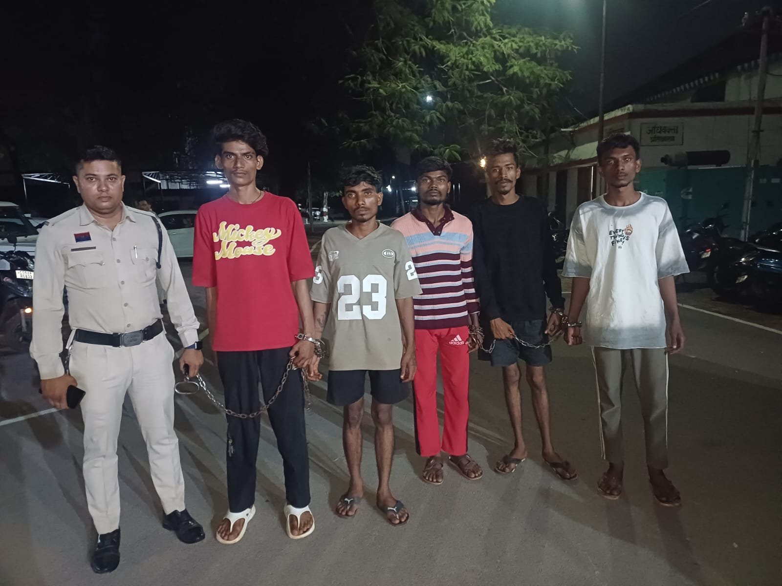 CRIME; टेकारी में असामाजिक तत्वों के दो गुटों के भिड़ंत में चाकू -तलवार चला , 2 जख्मी , गोढ़ी के 5 आरोपी  गिरफ्तार