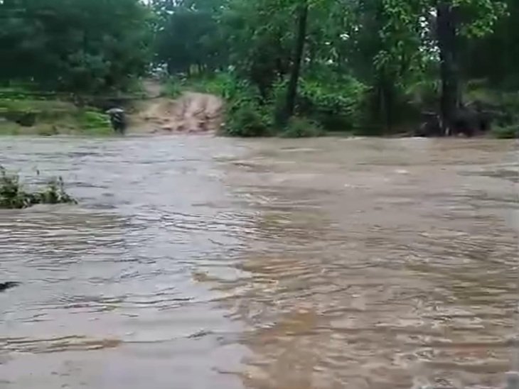 FLOOD; मैनपाट में 15 घंटे बाद मिला केरल के युवक का शव, 1 किमी दौडक़र बचा ली गई थी युवती, रायपुर से आए थे घूमने