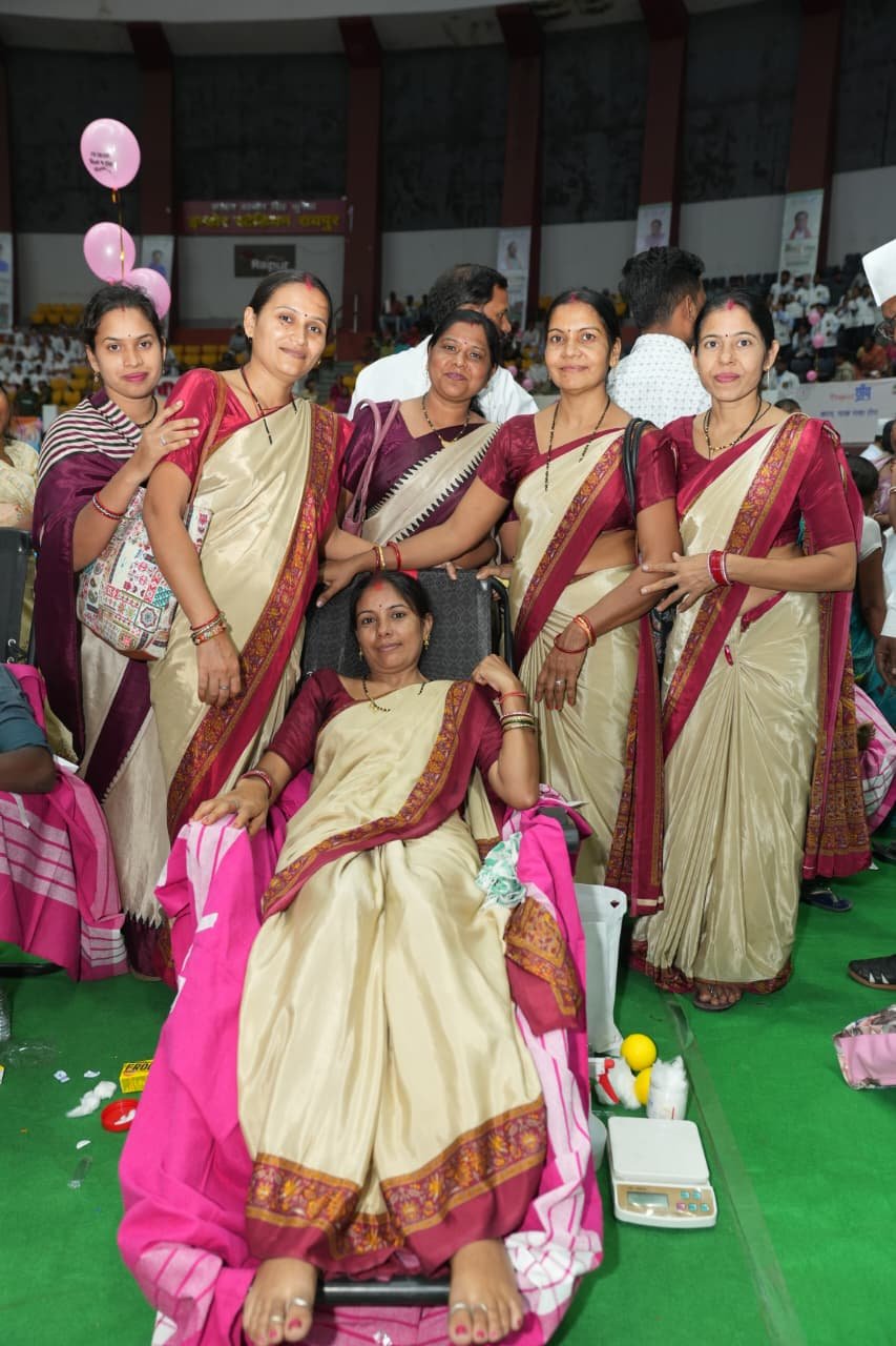 BLOOD; 1188 महिलाओं ने रक्तदान कर तोड़ी भ्रांति,गोल्डन बुक ऑफ वर्ल्ड रिकार्ड में 8 घंटे में सबसे अधिक महिलाओं के रक्तदान का रिकार्ड दर्ज