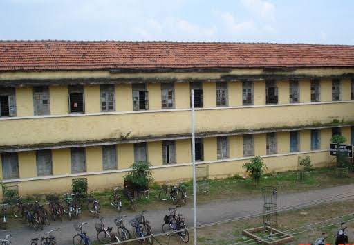 COLLEGE; डिस्मेंटल प्रस्ताव के बीच 60 वर्ष पुराना दूधाधारी बजरंग गर्ल्स कॉलेज भवन के रंगरोगन की कवायद