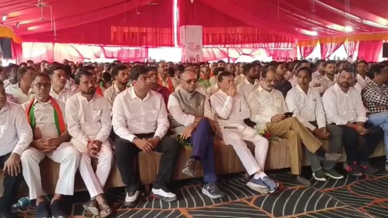 POLITICS; मंत्री ने हाथ जोड़कर बुलाया, फिर भी मंच पर नहीं गए पूर्व मंत्री अजय चंद्राकर