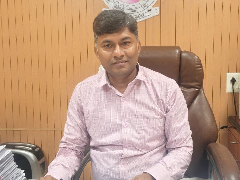 NIT; अशोक कुमार गुप्ता ने एनआईटी रायपुर के कुलसचिव का कार्यभार संभाला